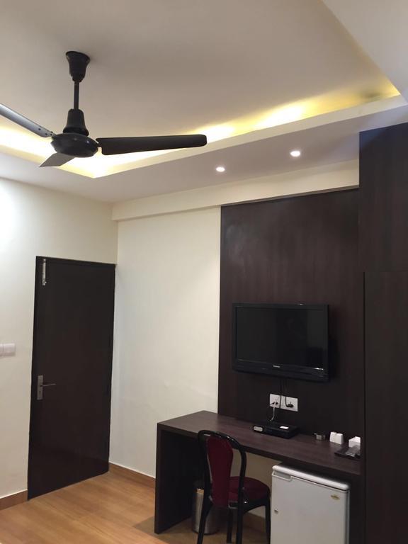 Pamposh Guest House Gk II Market Yeni Delhi Dış mekan fotoğraf